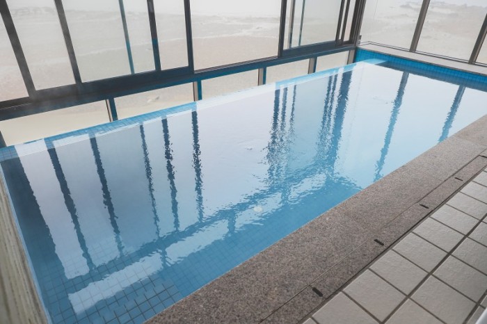 네이버 인플루언서 [네이버 인플루언서] 온수풀과 오션뷰 맛집, 인천 신축 독채 풀빌라 펜션을 가다!